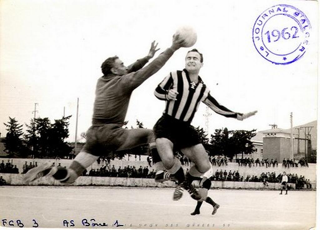FOOT AS BONE 1962 CONTRE FCB.jpg